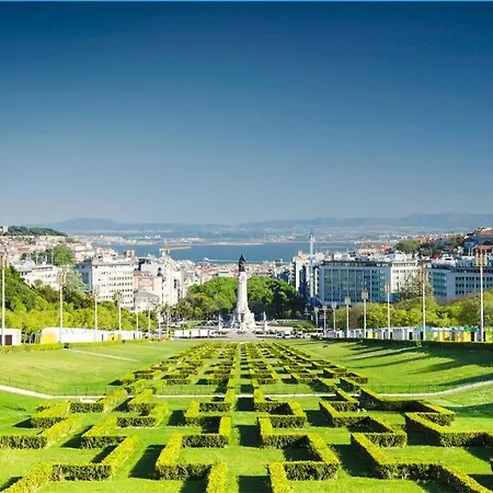 With 4 Bedrooms In With Wonderful City View And Wifi Apartamento Lisboa