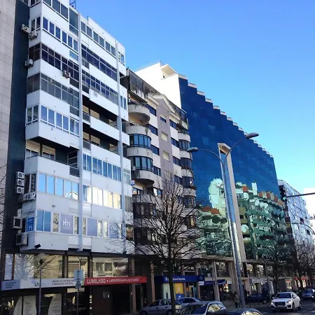 With 4 Bedrooms In With Wonderful City View And Wifi